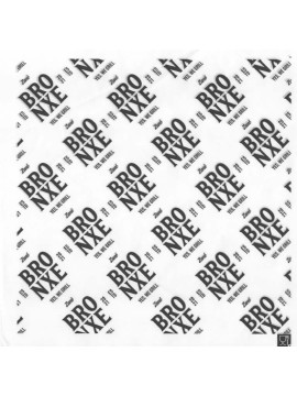 “Carta antigrasso con logo usata per avvolgere panino, ideale per street food e take away “Carta antigrasso con logo usata per avvolgere panino, ideale per street food e take away